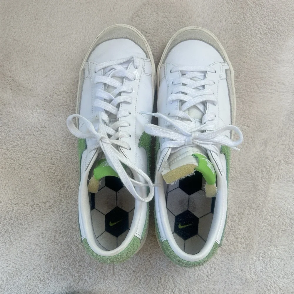 Nike Blazer '77 Vintage Low Soccer 10.5 White Green Sports OG DJ6193-100 EUC